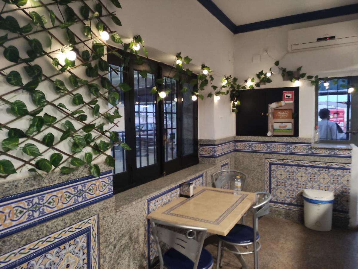Hostal Restaurante Bar Cafeteria La Melchora Posadas Extérieur photo