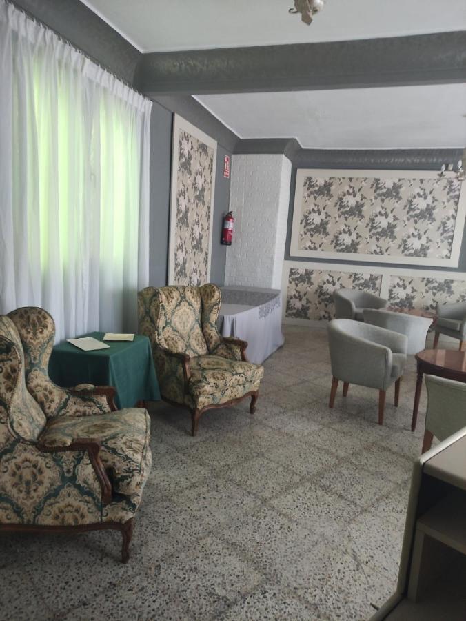 Hostal Restaurante Bar Cafeteria La Melchora Posadas Extérieur photo